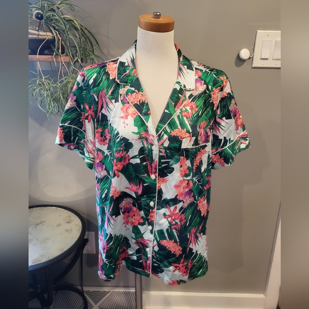 Victoria's Secret Floral Print Pajama Set - Picture 2 of 13